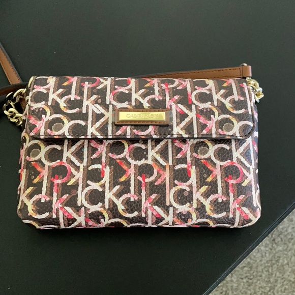 Calvin Klein 🌸🌸crossbody purse 😍😍